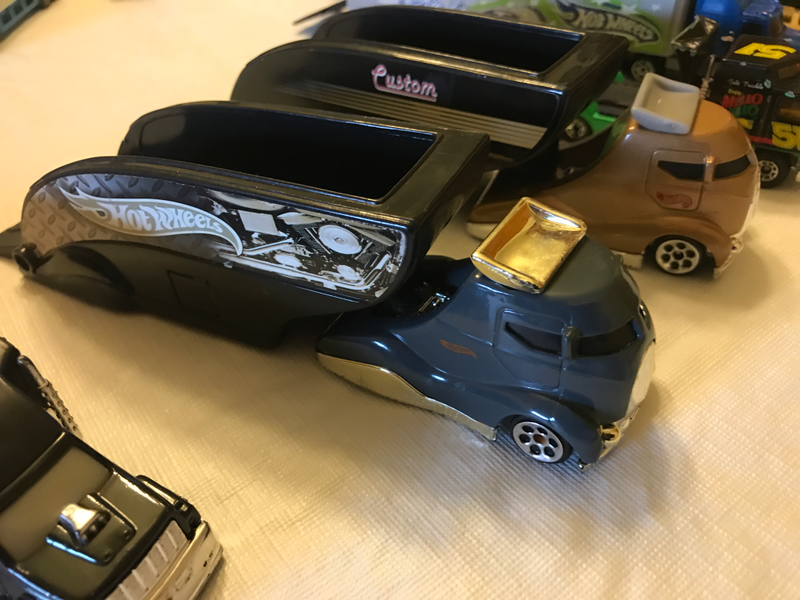 Illustration for article titled Colossal Die-Cast Collection - Box 102 - Keep on Truckin'